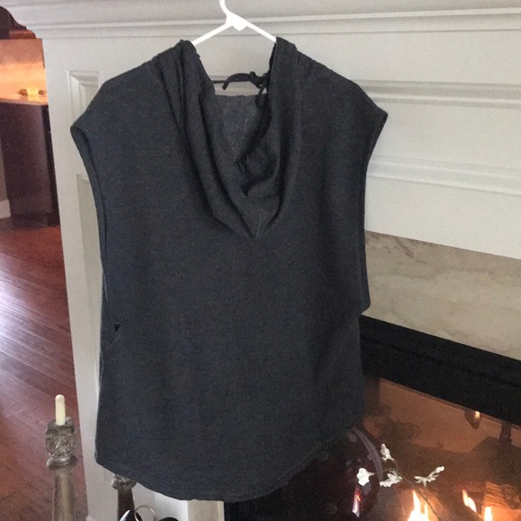 4 TOP BUNDLE 🌸 - Picture 3 of 9